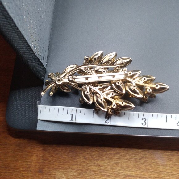 Vintage Black Glass Stones Brooch and clip Earrings Set - Picture 5 of 6